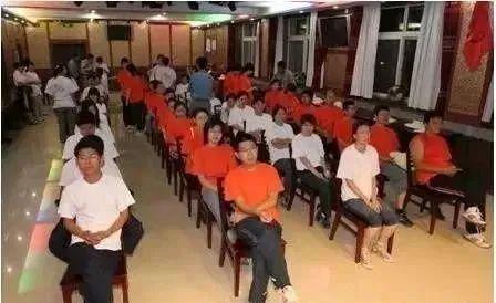 偏娱乐类团建游戏_双人踩气球的游戏规则_猜歌游戏