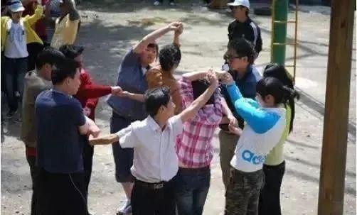 猜歌游戏_双人踩气球的游戏规则_偏娱乐类团建游戏