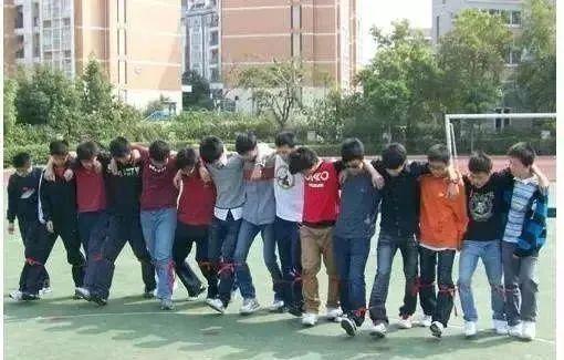 双人踩气球的游戏规则_偏娱乐类团建游戏_猜歌游戏