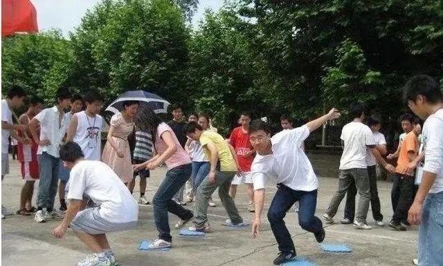 猜歌游戏_双人踩气球的游戏规则_偏娱乐类团建游戏