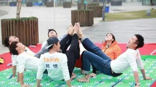 偏娱乐类团建游戏_猜歌游戏_双人踩气球的游戏规则