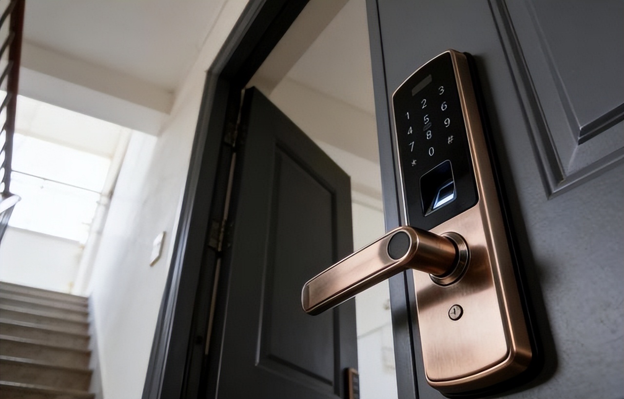 指纹锁安全隐患_选购技巧_电子密码锁设计中遇到的问题