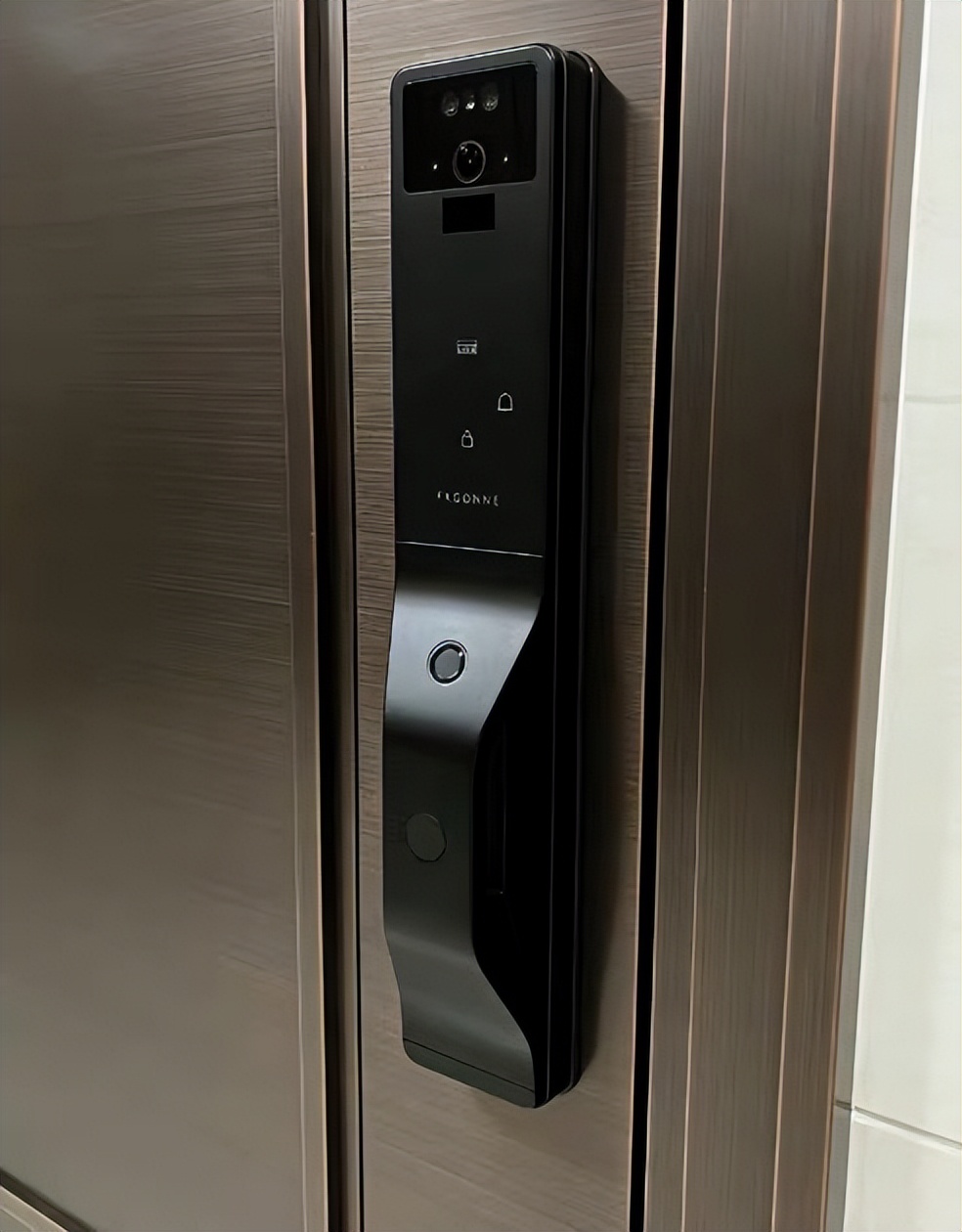 指纹锁安全隐患_选购技巧_电子密码锁设计中遇到的问题