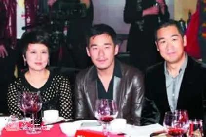 张国立补办婚礼，娱乐圈后妈众多，但肯打掉自己孩子的只有邓婕