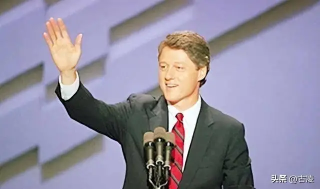 98年克林顿出轨莱温斯基，希拉里以牙还牙：助理称她需用药物助兴