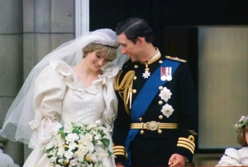 戴安娜王妃与妮可基德曼人生经历对比_戴安娜王妃妮可基德曼比较_经典国外美女戴安娜