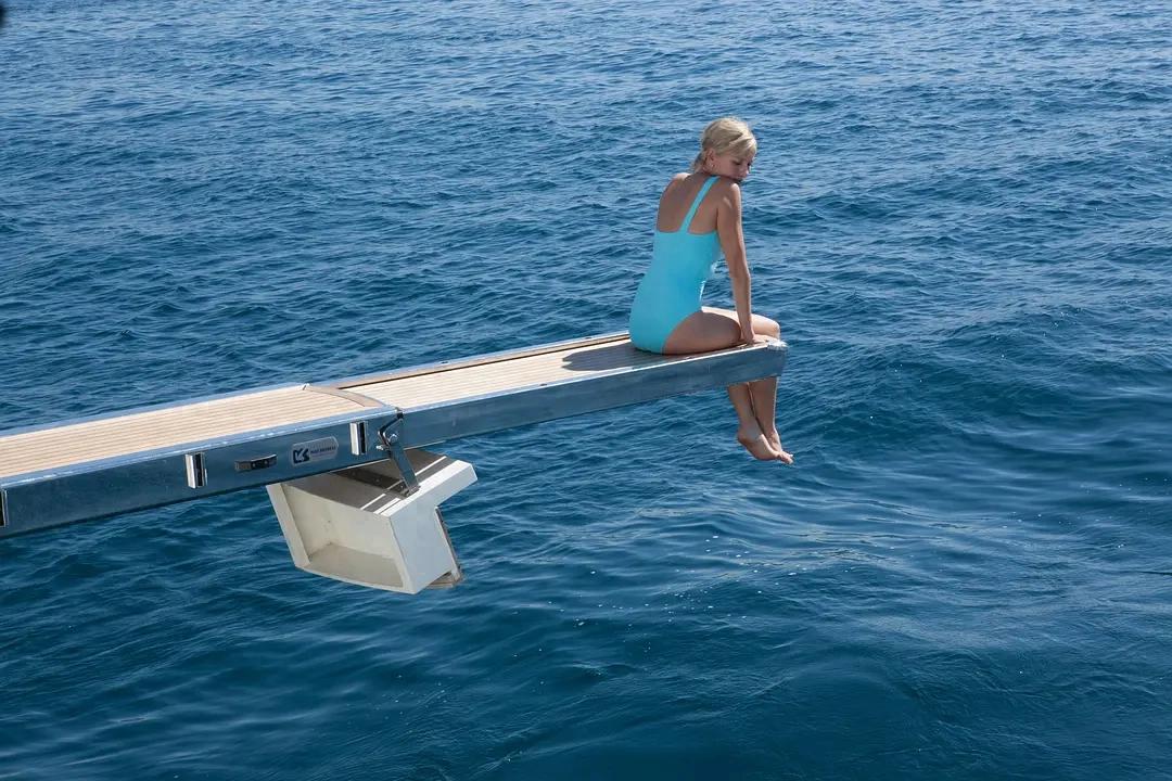 经典国外美女戴安娜_戴安娜王妃慈善工作与反地雷运动_戴安娜王妃生平与影响