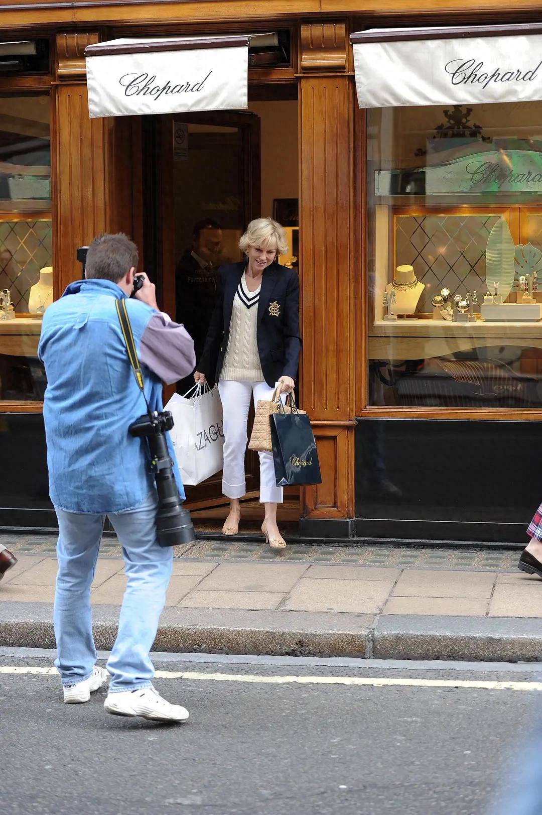 戴安娜王妃生平与影响_经典国外美女戴安娜_戴安娜王妃慈善工作与反地雷运动