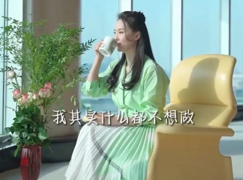 王艳在15亿豪宅带货！神情抑郁疑为夫还债，身家百亿曾遭继子掌掴