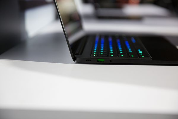 Razer Blade Stealth超极本_雷蛇灵刃潜行版售价_雷蛇笔记本是什么系统