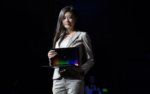 雷蛇灵刃潜行版售价_雷蛇笔记本是什么系统_Razer Blade Stealth超极本