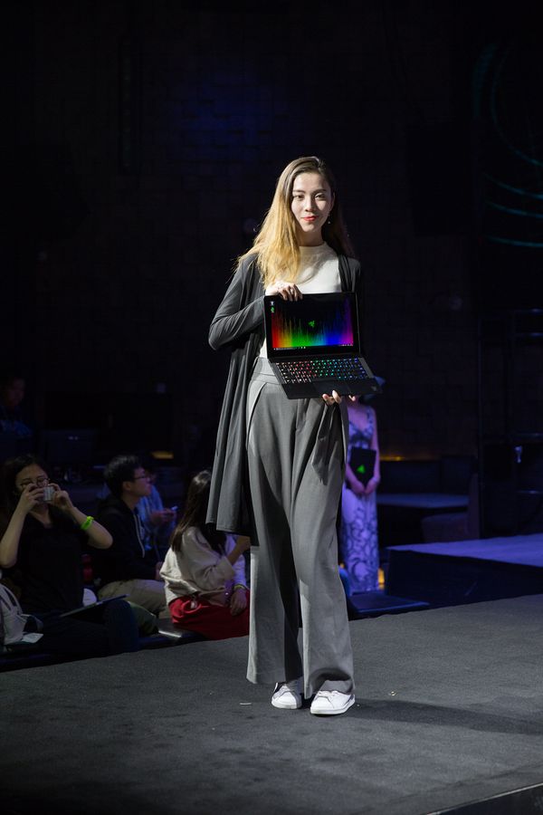 Razer Blade Stealth超极本_雷蛇灵刃潜行版售价_雷蛇笔记本是什么系统