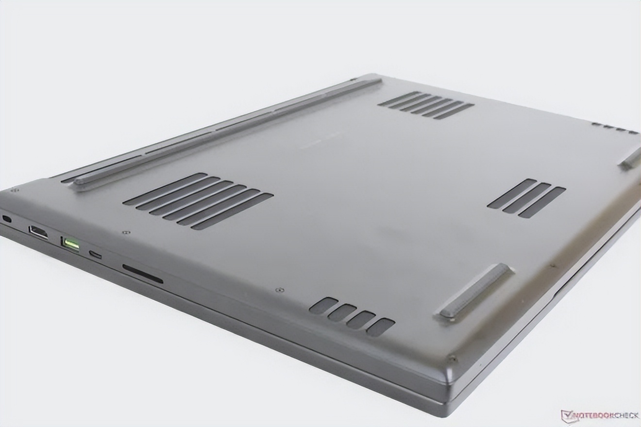 Razer Blade 18 review_Smaller than many 17-inch gaming laptops_雷蛇笔记本是什么系统