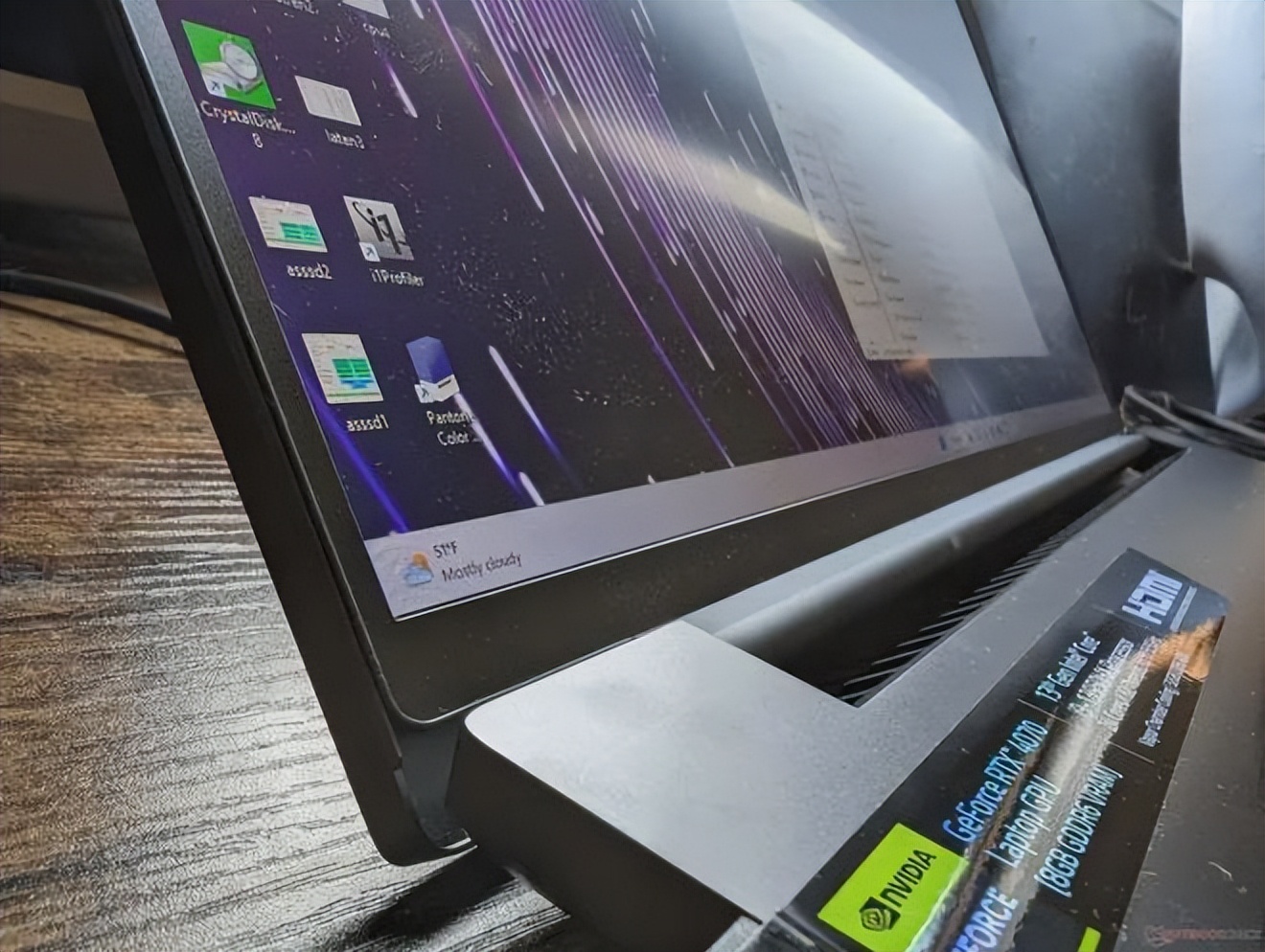 雷蛇笔记本是什么系统_Smaller than many 17-inch gaming laptops_Razer Blade 18 review