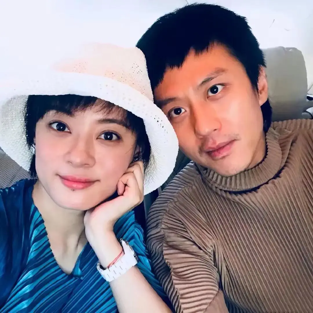 叛逆影帝邓超：抛弃女明星恋车晓，偷吃江一燕被孙俪8000万摆平