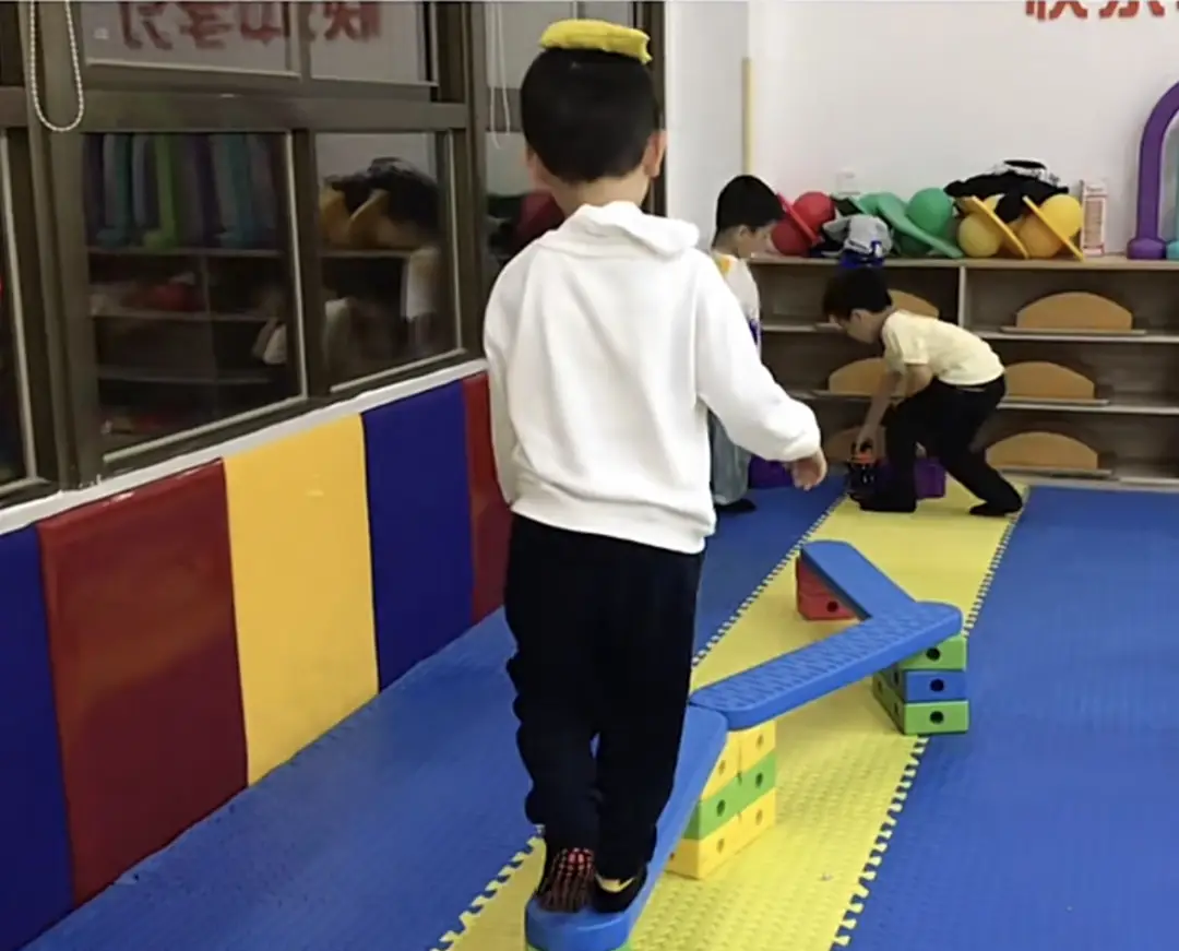 多孩家庭亲子游戏_适合多孩家庭的亲子游戏_亲子跳绳游戏规则