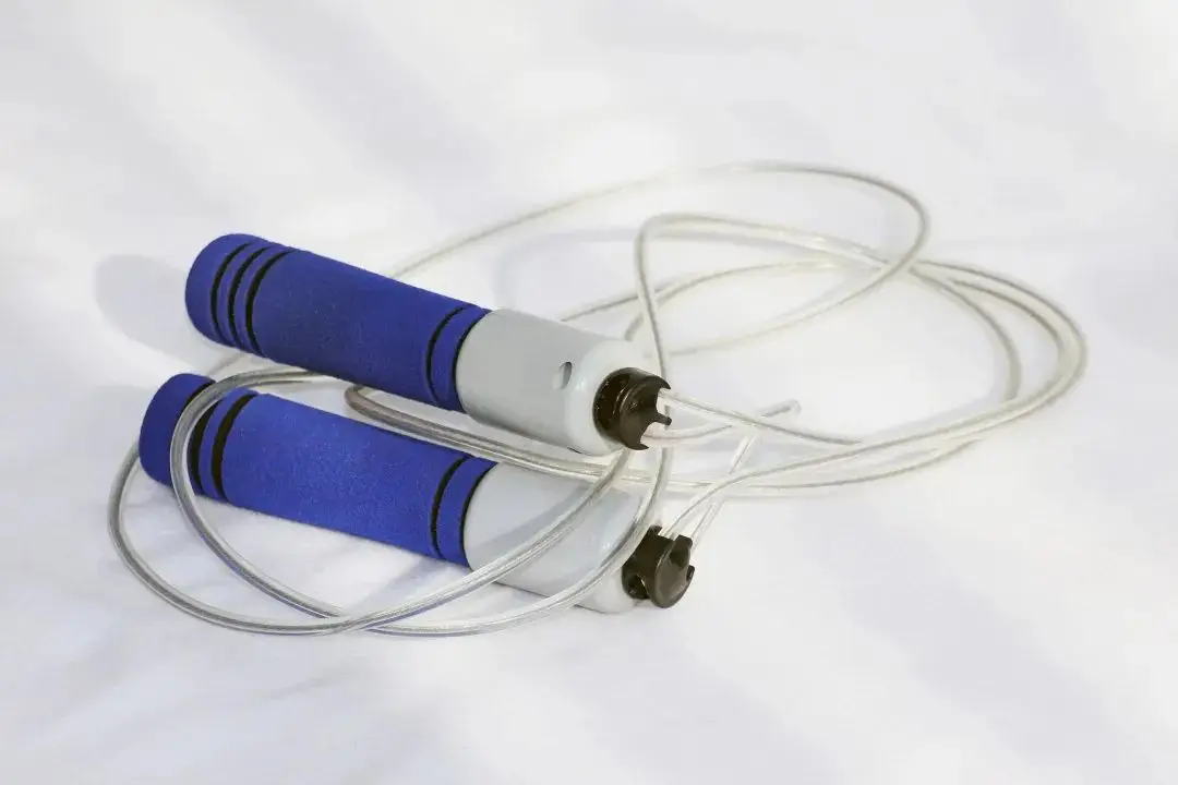 小学体能测试跳绳技巧_亲子跳绳游戏规则_跳绳零基础教学