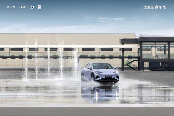 比亚迪郑州全地形赛车场_全地形场景赛车场体验_模拟赛车赛道