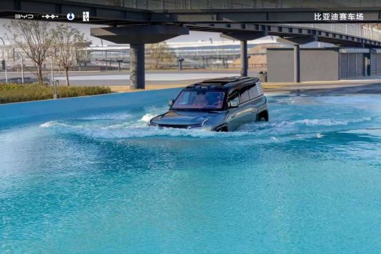 模拟赛车赛道_极致驾控体验_比亚迪郑州全地形赛车场