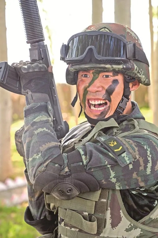 “刀锋战士”郑明岗：一条腿立起的人生高度
