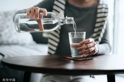 这些水不能喝！喝水后的4个异常，有1个就要警惕→