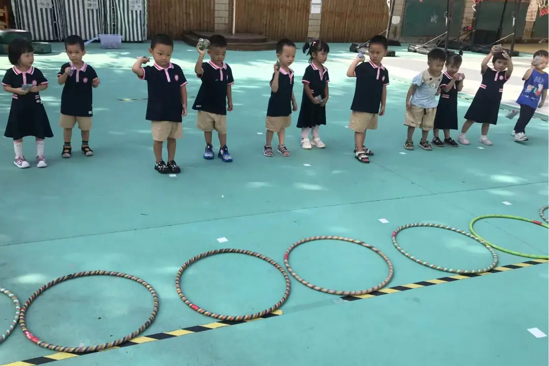 雅正幼小班级户外游戏沙包玩法_小班沙包游戏活动设计_沙包游戏规则图片设计