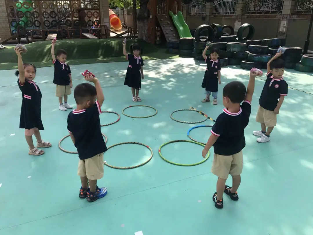 沙包游戏规则图片设计_雅正幼小班级户外游戏沙包玩法_小班沙包游戏活动设计