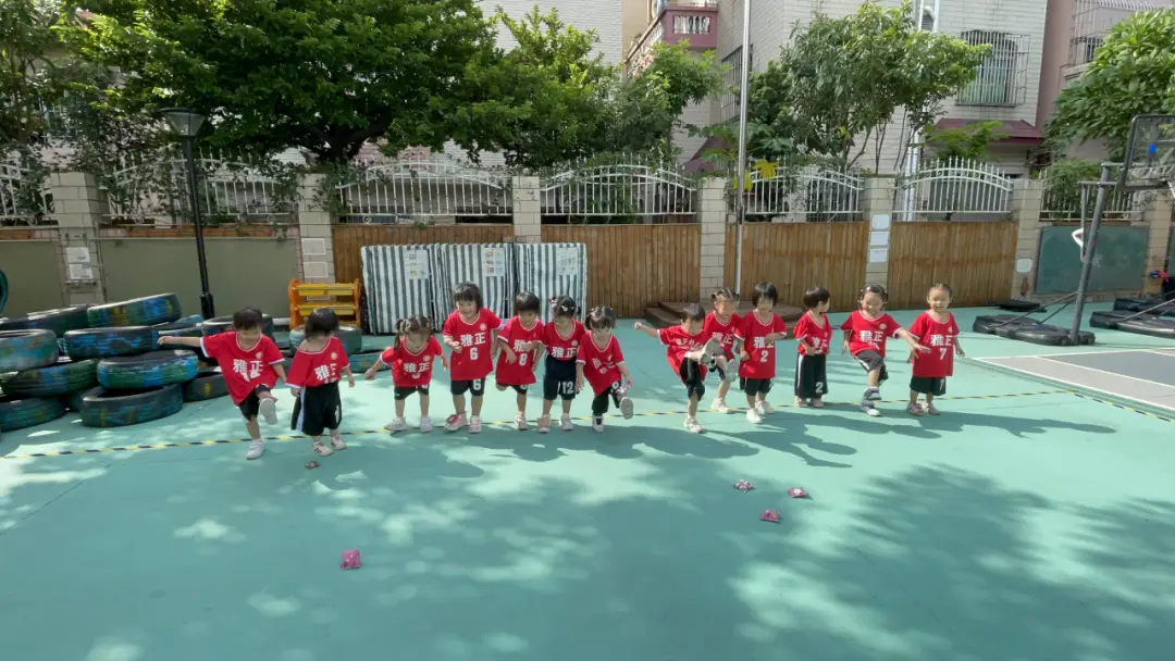 雅正幼小班级户外游戏沙包玩法_小班沙包游戏活动设计_沙包游戏规则图片设计