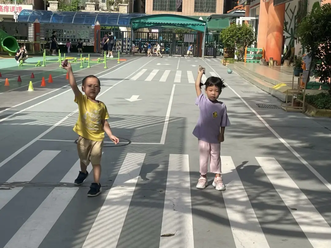 雅正幼小班级户外游戏沙包玩法_沙包游戏规则图片设计_小班沙包游戏活动设计