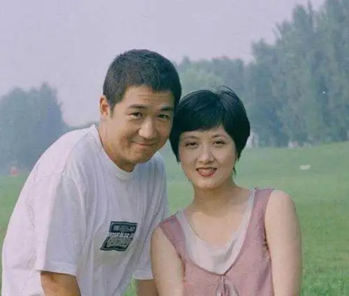 回顾：为了邓婕，张国立“抛弃”的前妻罗秀春，如今过得怎样了？