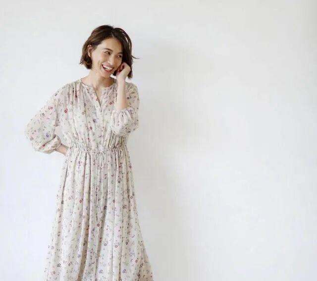 女人40岁后，别再剪短发了！今夏流行这4种发型，减龄显气质