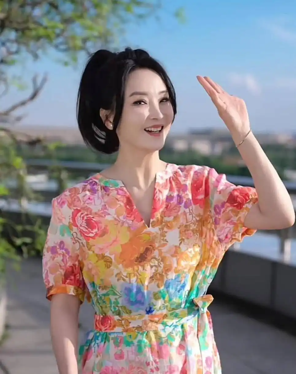 51岁王艳终于熬出头！婆婆去世、丈夫失联，23年忍辱终爆发