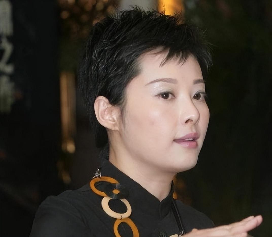 “不爱惜羽毛”的袁立，终为她的“口无遮拦”付出了代价