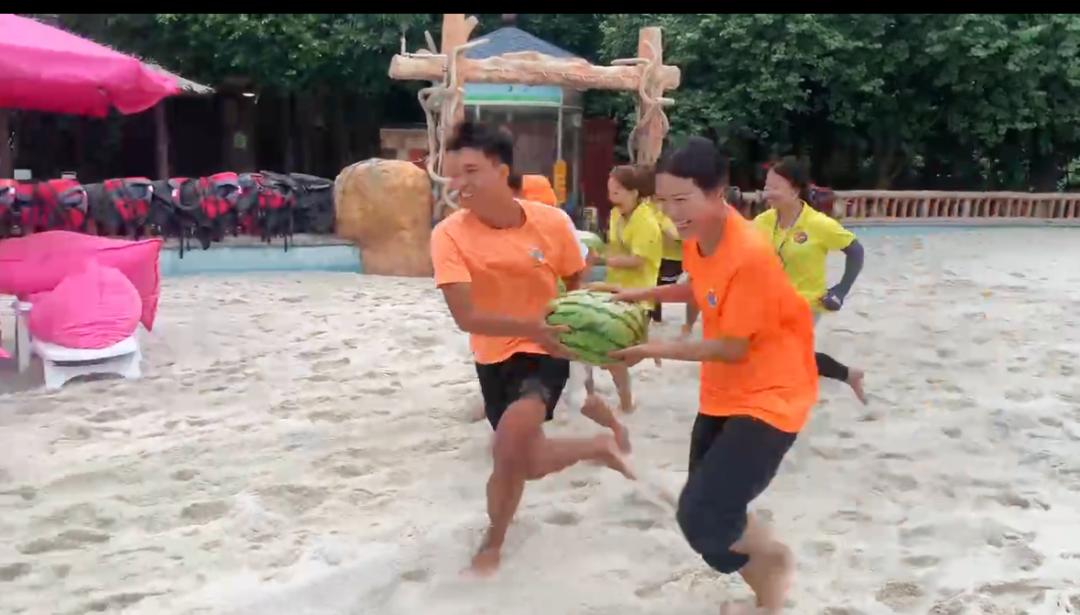 夏日沙滩滚瓜大战游戏规则_吃西瓜比赛游戏规则_丽紫欢乐水世界吃瓜挑战赛