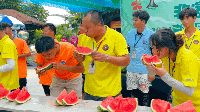 夏日沙滩滚瓜大战游戏规则_丽紫欢乐水世界吃瓜挑战赛_吃西瓜比赛游戏规则