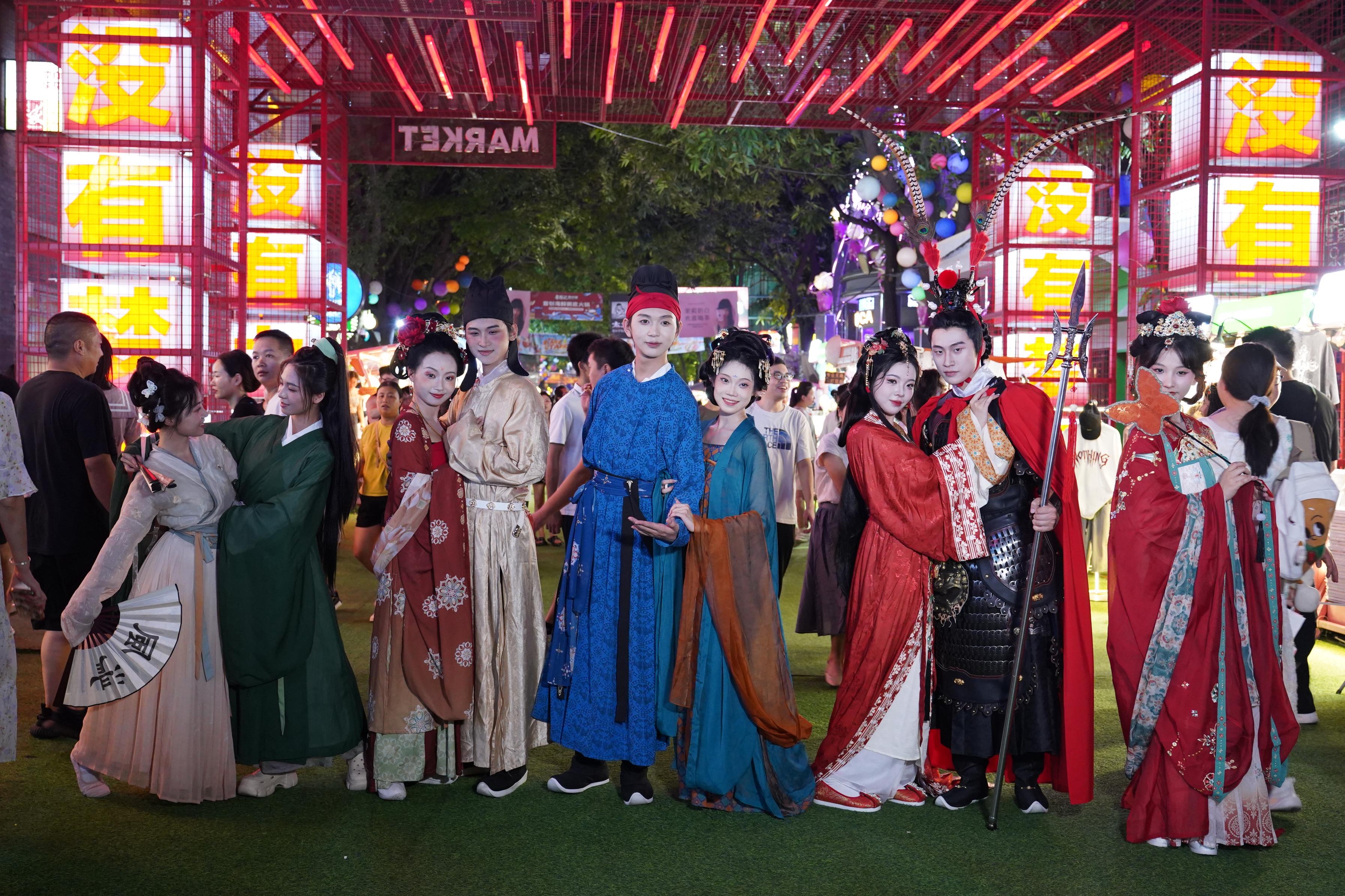 派对场酒吧的主题是什么_派对酒吧设计图_酒吧情人节派对