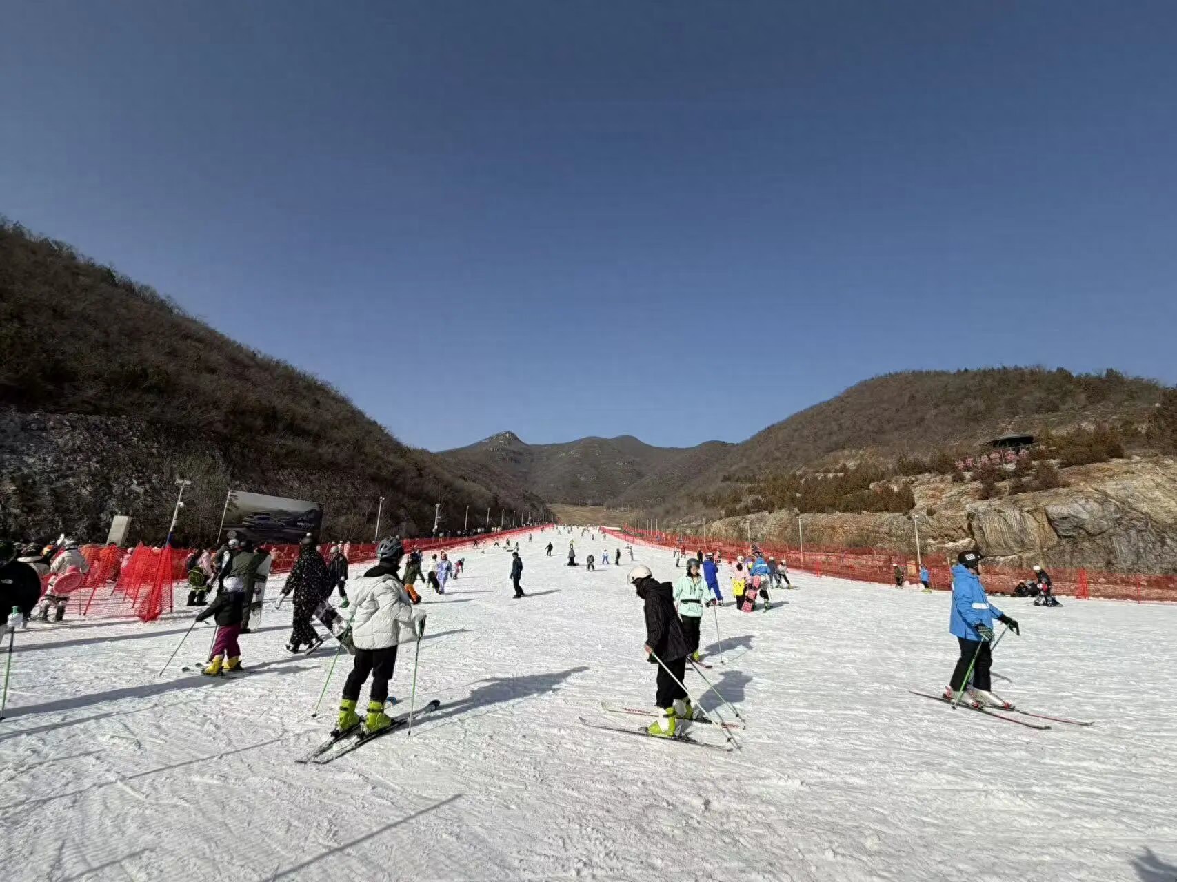 推出“免费滑雪”福利！昌平滑雪季启幕即迎客流高峰