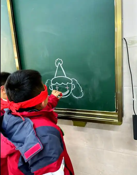 贴鼻子游戏规则_贴鼻子游戏材料准备_贴五官游戏规则