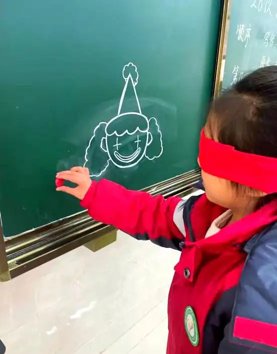 贴鼻子游戏材料准备_贴鼻子游戏规则_贴五官游戏规则