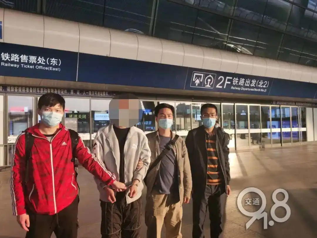 男子搜索“附近的人”，陌生美女说“上门服务”，付钱后发现……