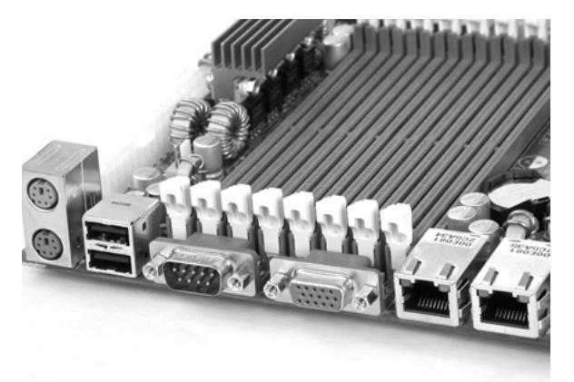 服务器能插多少块硬盘_硬盘插座使用方法_插硬盘的设备