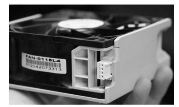 插硬盘的设备_硬盘插座使用方法_服务器能插多少块硬盘