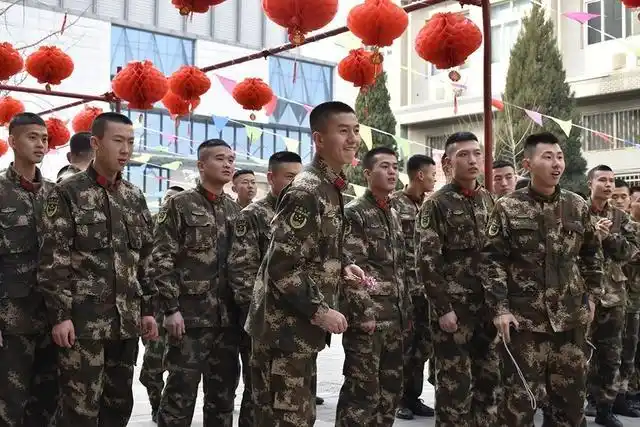 兵哥哥们军营游戏活动_春节期间武警官兵军营小游戏_bomb game游戏规则