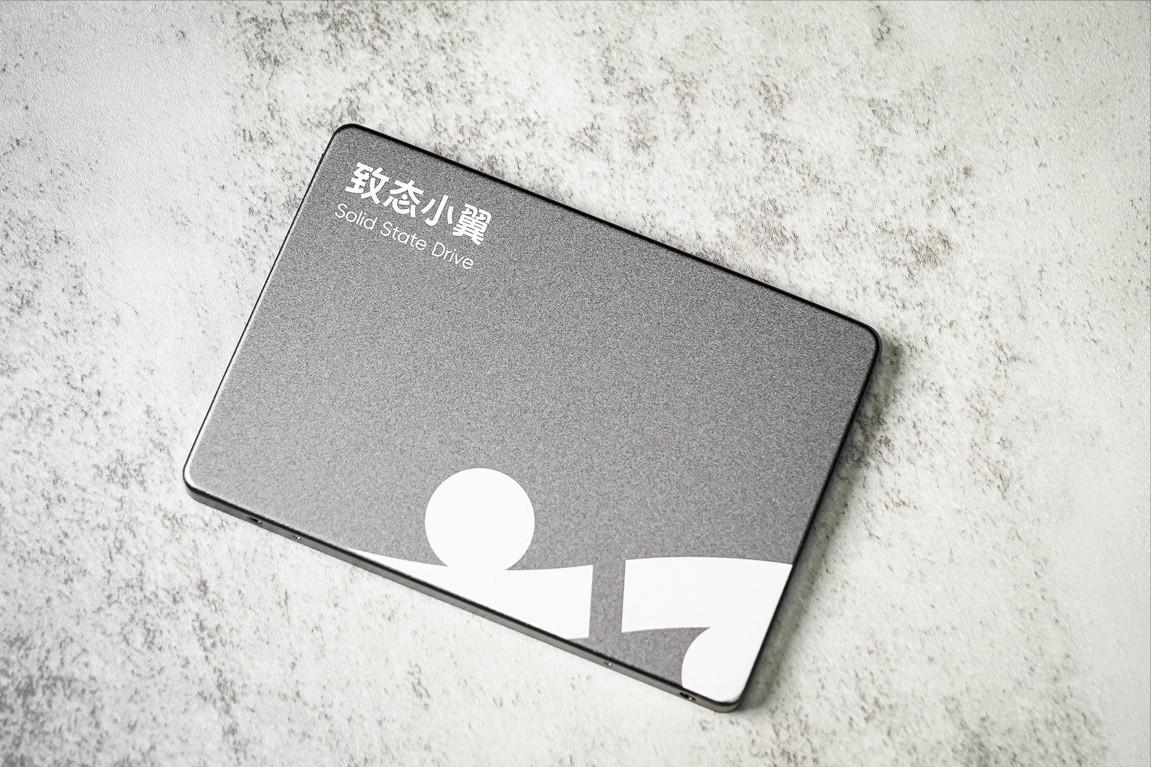 老硬盘怎么转成sata接口数据线_老电脑升级SATA SSD_致态小翼S001性能测试