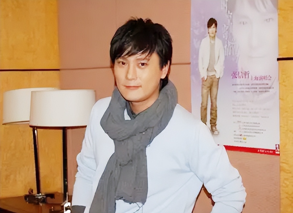 “情痴”张信哲：55岁仍未婚，他的破碎爱情就像一首带泪的情歌