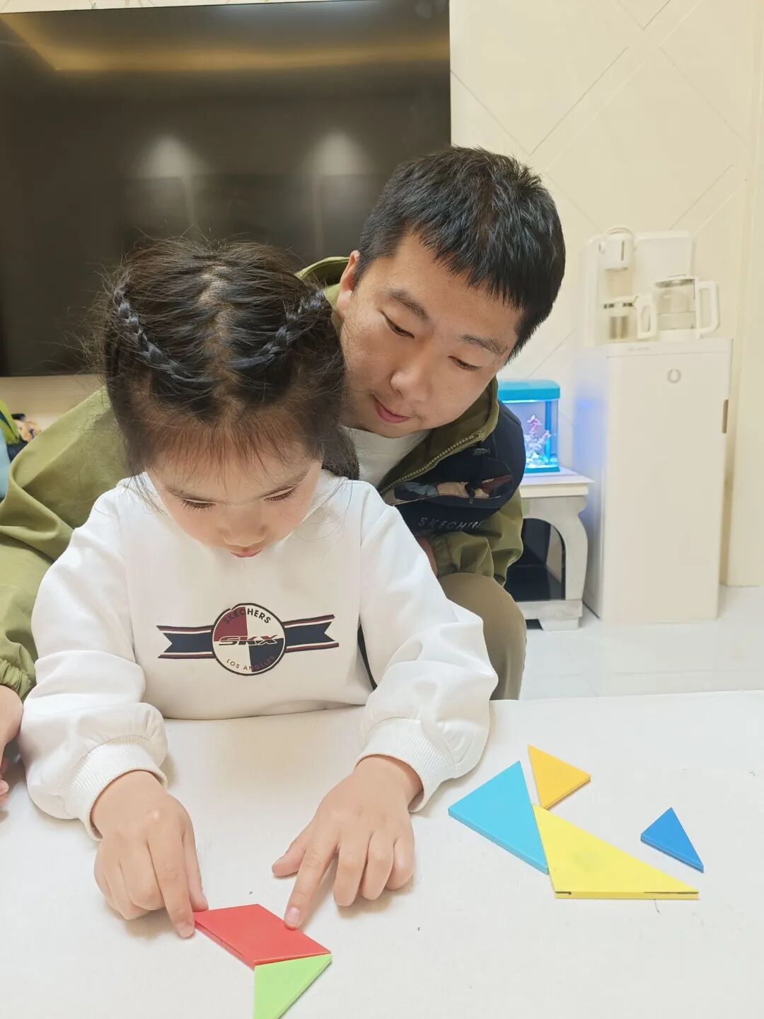 智力拼图游戏_七巧板幼儿园活动_七巧板拼图游戏