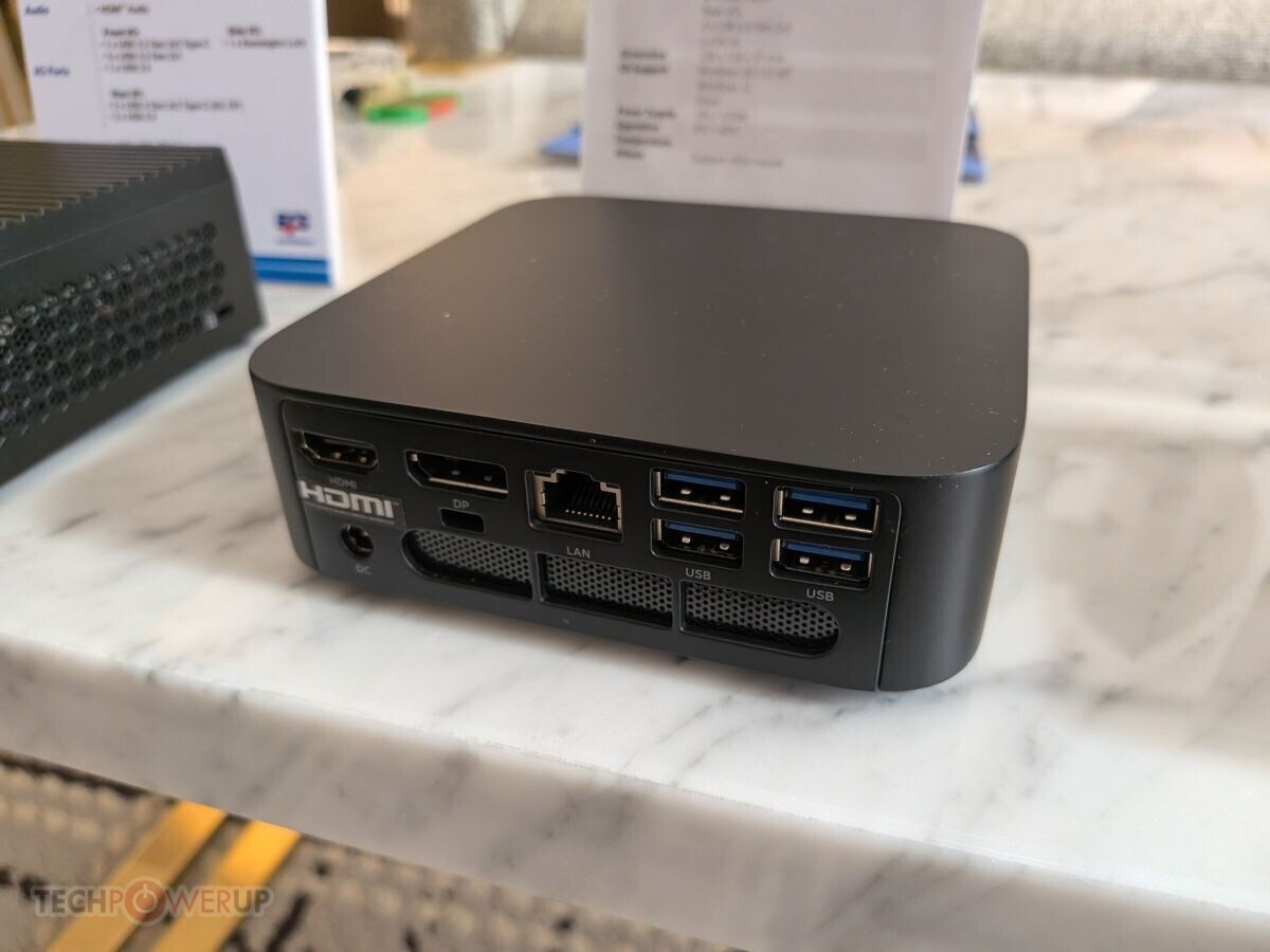 科技感高的电脑机箱_Liva Z系列迷你主机_英特尔Twin Lake迷你主机