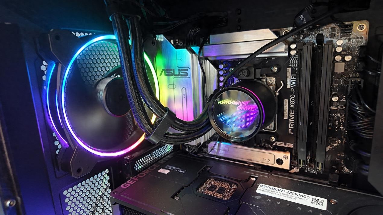 ROG枪神10X台式机惊艳首秀：首创全息投影颜值无敌