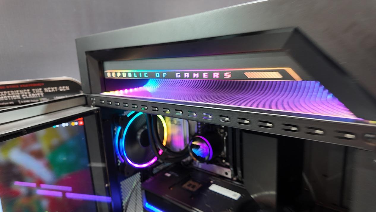 科技感高的电脑机箱_ROG枪神10X全息投影技术_ROG枪神10X旗舰电竞台式机配置