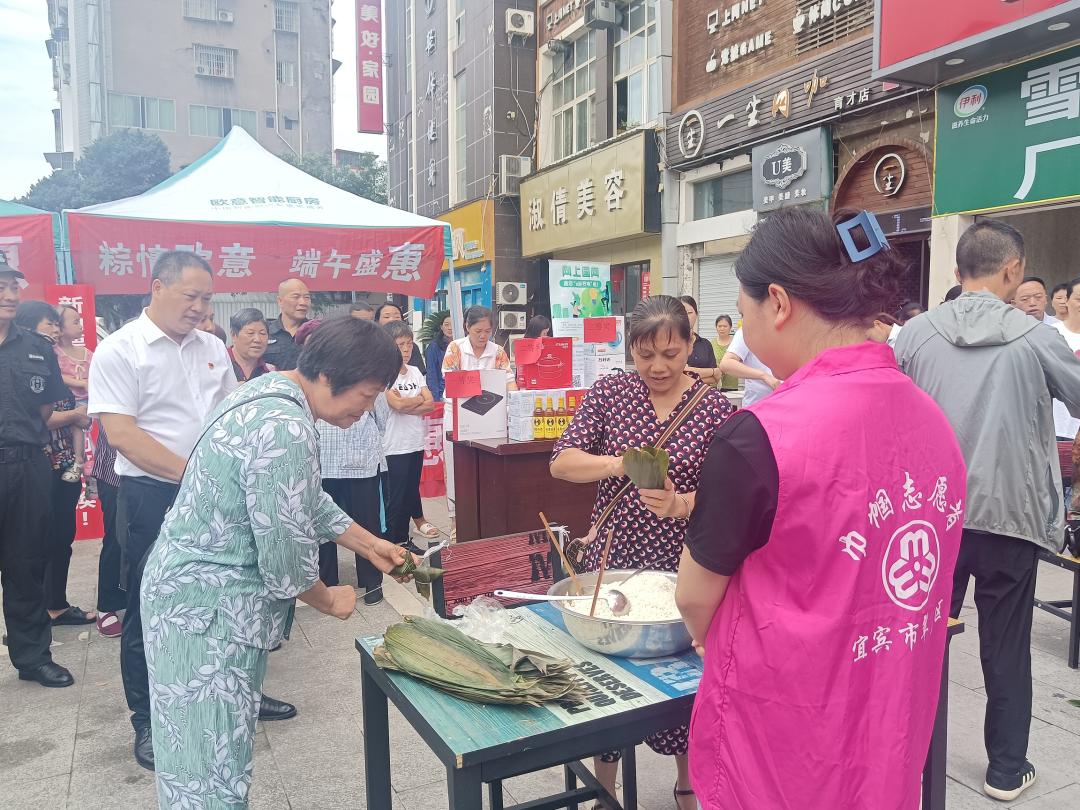 吃粽子比赛游戏规则_时代茗筑小区端午活动_阳光苑社区端午包粽能手比赛